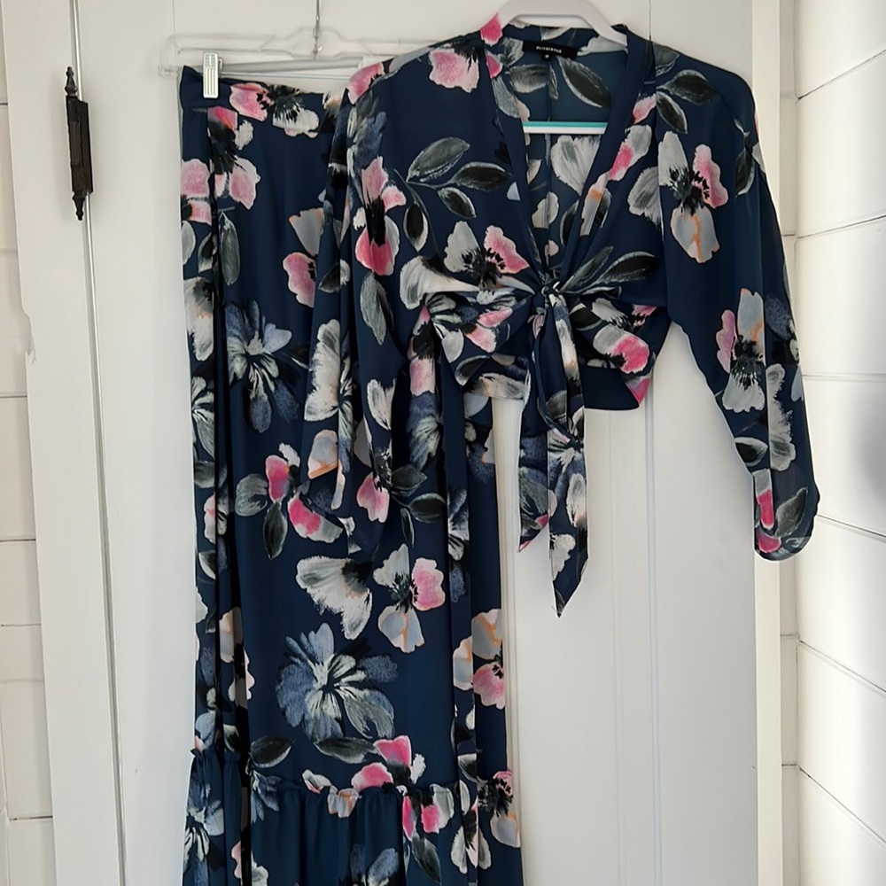 Two piece set. Tie crop top blouse with full skirt